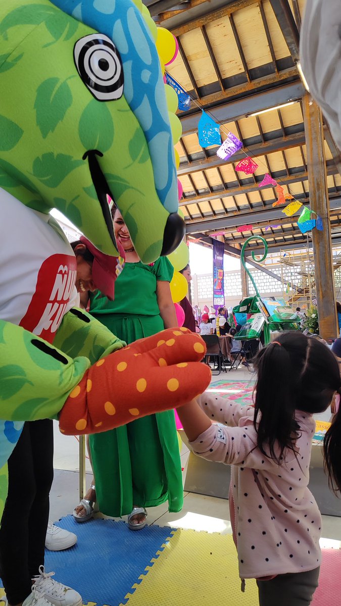 ferbustamante79's tweet photo. Participación en el marco de la inauguración del Parque Primavera, lectura en voz alta y nuestra botarga animando a los niños. 🎈🎉

@salomonj 
@GobOax 
@Ambiente_GobOax https://t.co/8hssltCQDq