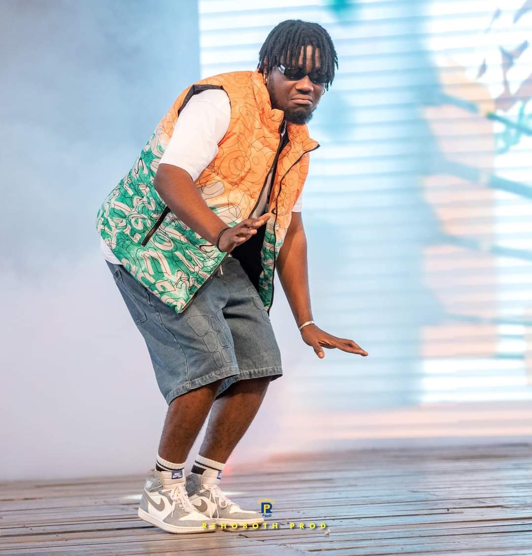 Relais_Magazine's tweet photo. #primud2024 

🚨 DYDY YEMAN sacré MEILLEUR ARTISTE COUPÉ DÉCALÉ 2024.

#primudbetmomosponsorofficiel #PRIMUD #culture #cotedivoire #molare #MGroup #stars 
#RelaisMagazine https://t.co/7Kd1ZmOzmd
