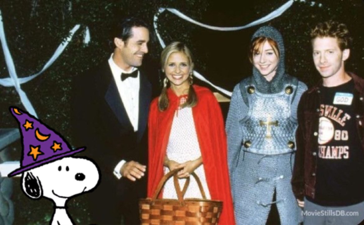 SELMIINTH's tweet photo. snoopy in buffy !! https://t.co/Suf4Sq0q1A