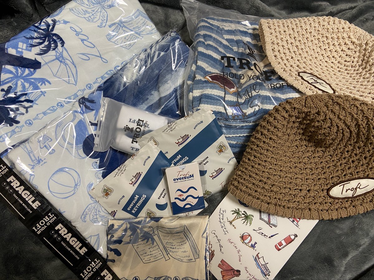 bonpanpank's tweet photo. 我が家にも🚢🏝️🤿
どれもかわいい🥹
Lucky cardも無事入ってて良かった♡
納品遅れてるのも楽しみに待ってます🫡
ブランドのタグもこだわってて
こーゆーところが本当CEO👍🏻@fort_fts
MMY祭りでどれか身に付けたいな〜
@Trofi_Official
#TROFIxeversuM #eversuM
#TROFI2024 #TROFI https://t.co/jPPhNilmKw