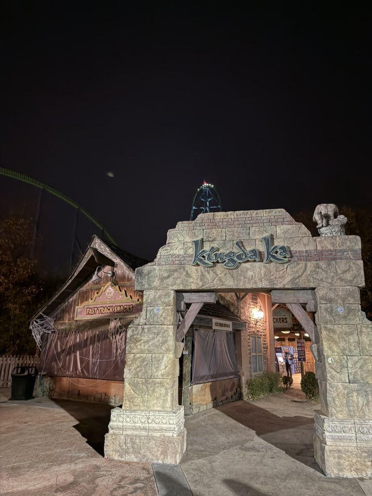ElToroRyan's tweet photo. Thank you for everything Kingda Ka 💚 https://t.co/jf106Dr87x