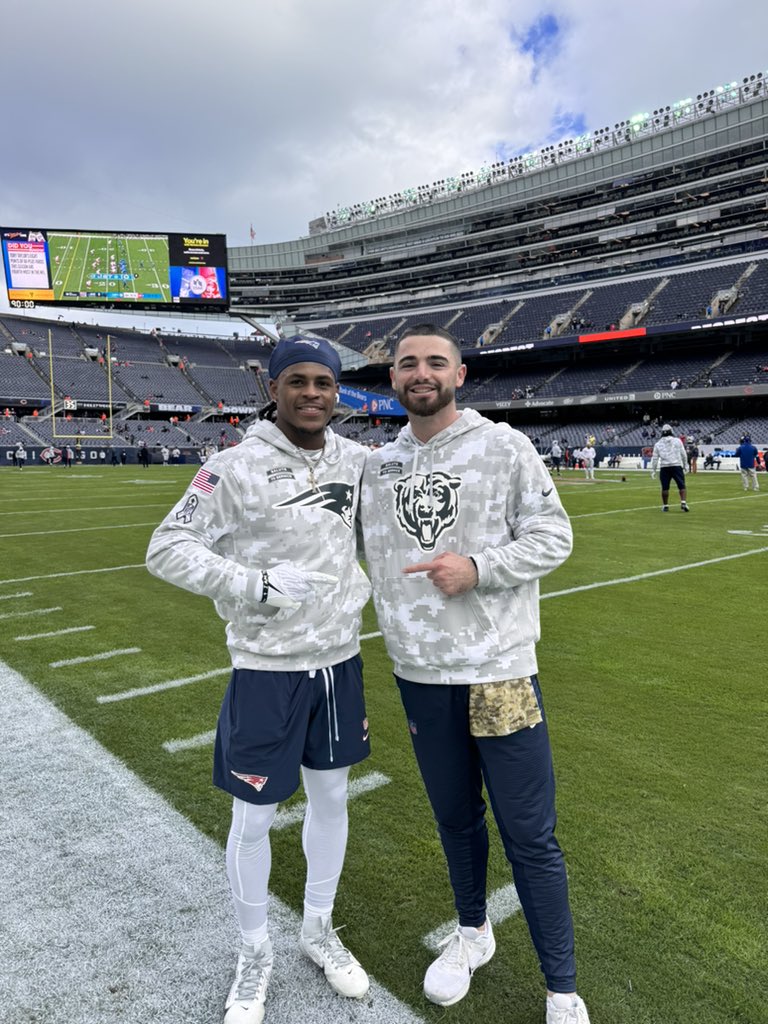 FLAMES in the NFL🔥 Praise God! 
<a href="/LibertyFootball/">Liberty Football</a> <a href="/popshotta3/">DeMario Douglas3️⃣</a>