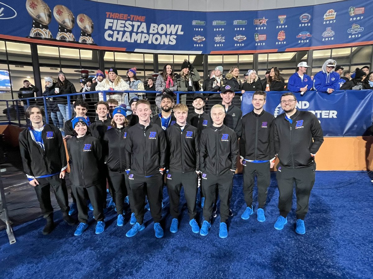 BoiseStEsports's tweet image. Thank you @BroncoSportsFB for letting us be apart of last Nights's game! 🫡👍