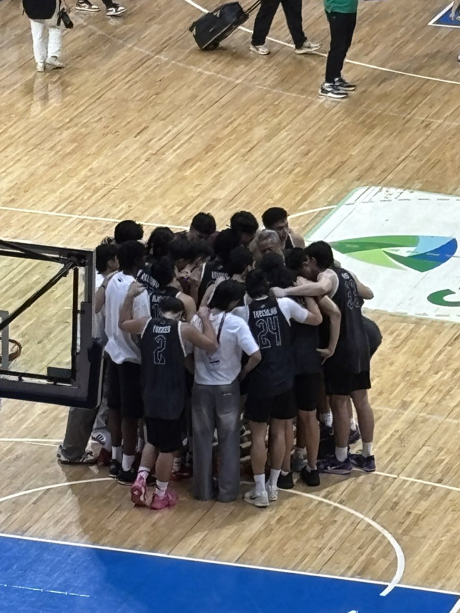 troobie_md's tweet image. The entire #UPCommunity is hugging with you in your group hug/huddle @upmbt! We #UPFight another day ayt? Stronger together! Back to the drawing board! Come back stronger and better! ✊🏼💚♥️