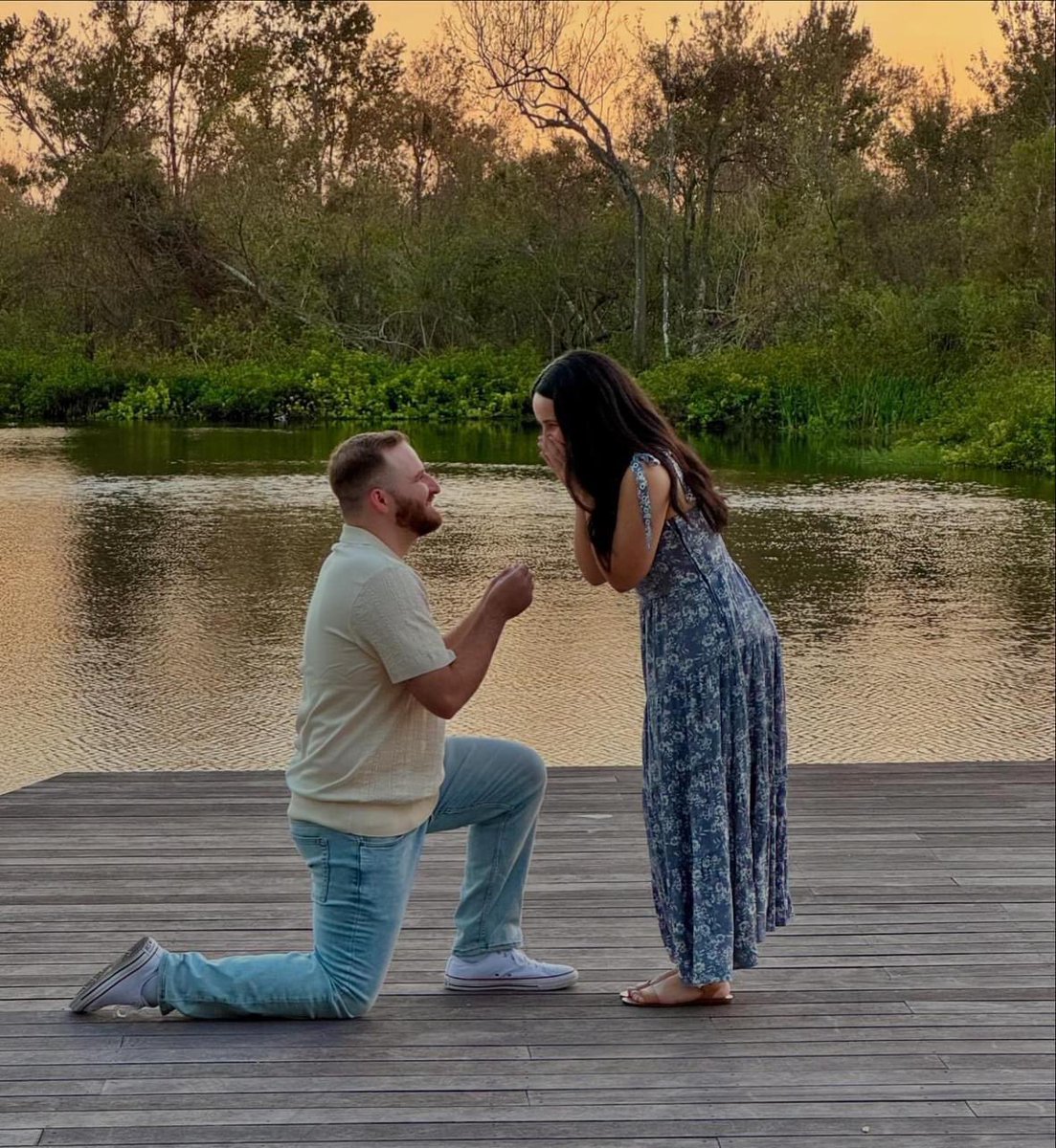 mi_mug11's tweet photo. Must be doing something right😌

SHE SAID YES🎉 https://t.co/Dn8Wzl0JZ9