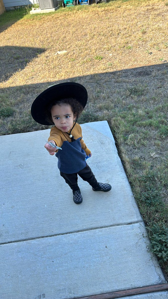 August said please for the first time 😭😭😭😭 he wanted my water
#timeslowdown