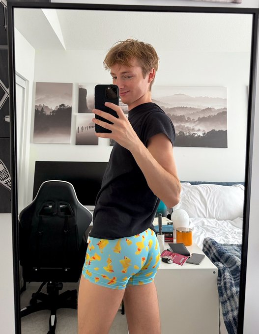 Butt-quack https://t.co/ynf74EVd4o