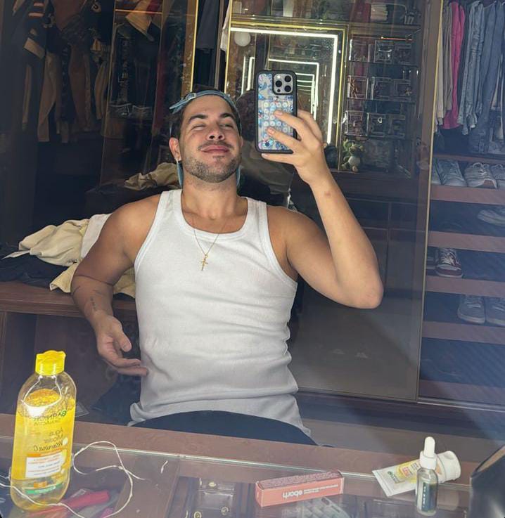 obsessedkathony's tweet photo. UNIÃO DO AMOR
Fizemos essa parceria pra mostrar ao Alvaro o quanto amamos ele.
Quem quiser participar, seja bem vindo (só copiar o tweet).
Vamos espalhar amor 🤍.
@alvxaro alguns edits pra você se sentir melhor, e amado. https://t.co/BshEneKlh1