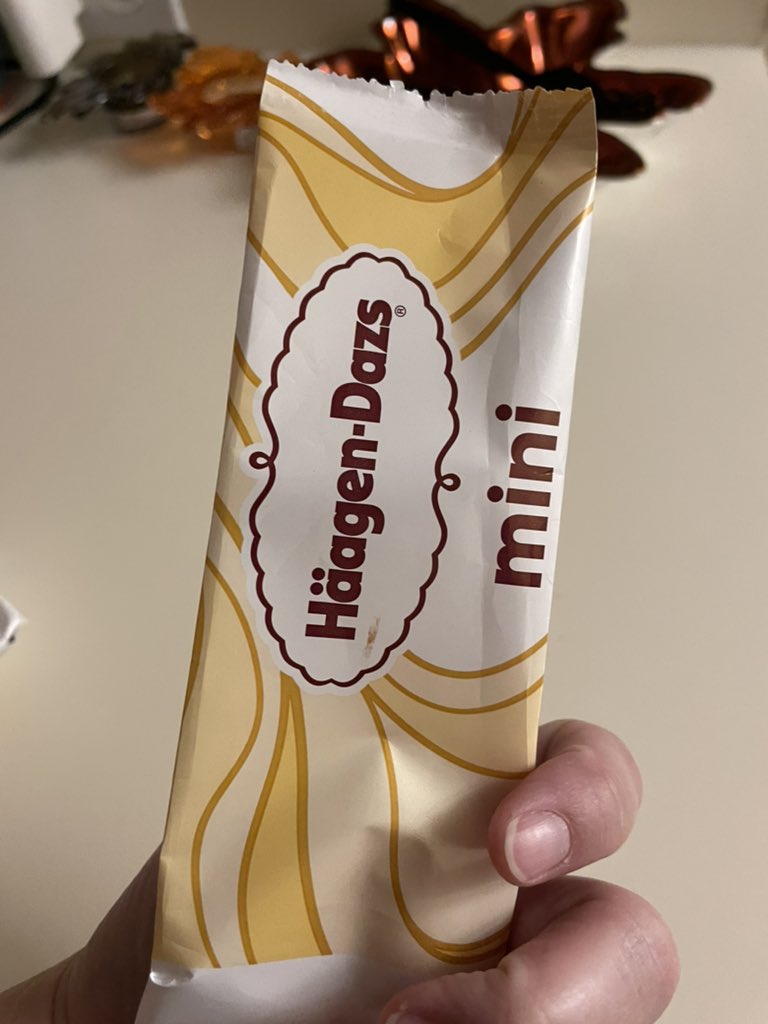 randa7681's tweet photo. Thank you @HaagenDazs_US for the laugh tonight. I went to get a mini chocolate bar and came out with an unopened empty wrapper . 🤣 https://t.co/SrOE1mbgEd