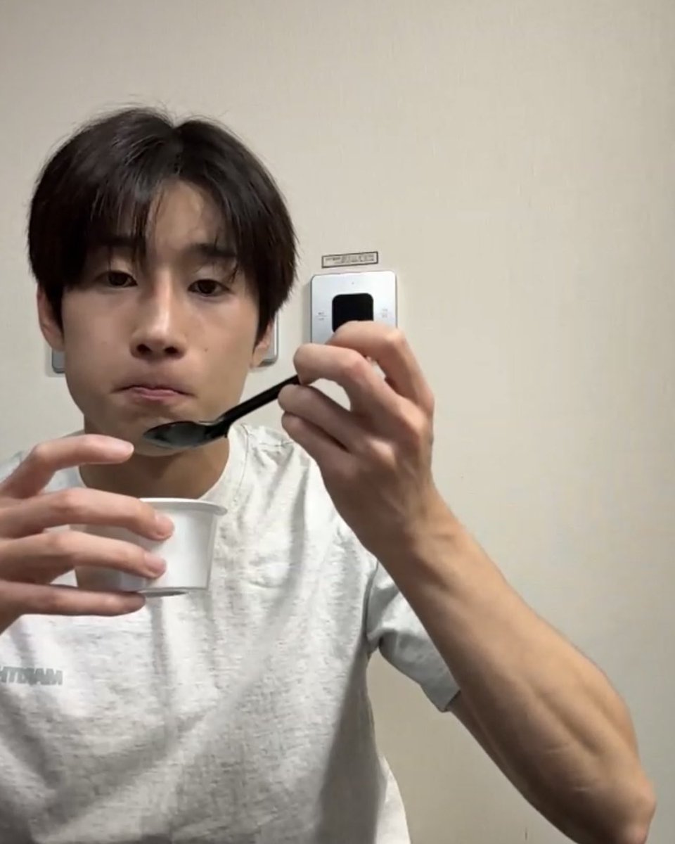 swoovely's tweet image. no one is as cute as him 🫳🏻