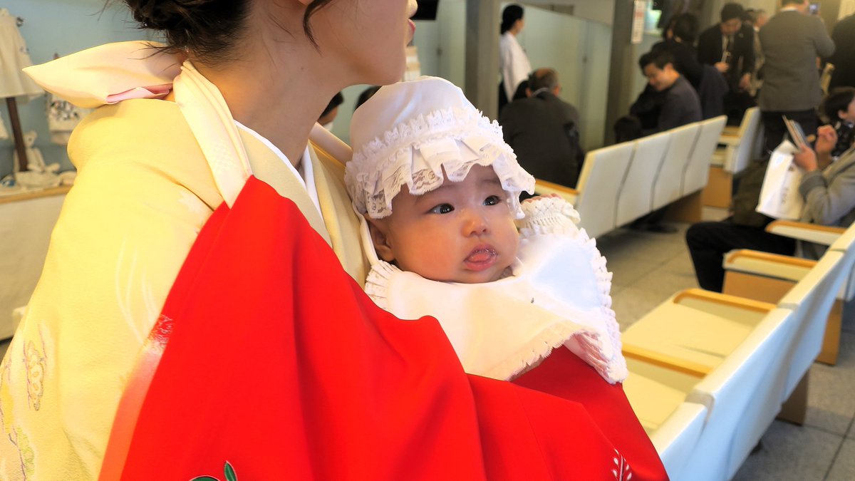 In Japan, there is a tradition called Okuizome, which is usually held as part of a celebration to mark the 100th day after birth, in which the baby is made to imitate eating in the hope that the baby will never have trouble eating for the rest of its life. #お食い初め