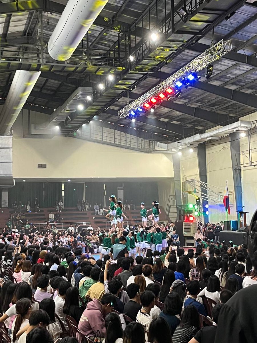 Opening this year’s Student Week, Br. Sockie Dela Rosa delivered his opening remarks.

Following his speech, the Green Patriots Pep Squad and the Lasallian Patriot Dance Company hyped up the students at Ugnayang La Salle. | via John Andrew Puerto

#GreenFMResonate
#LaSalleYan