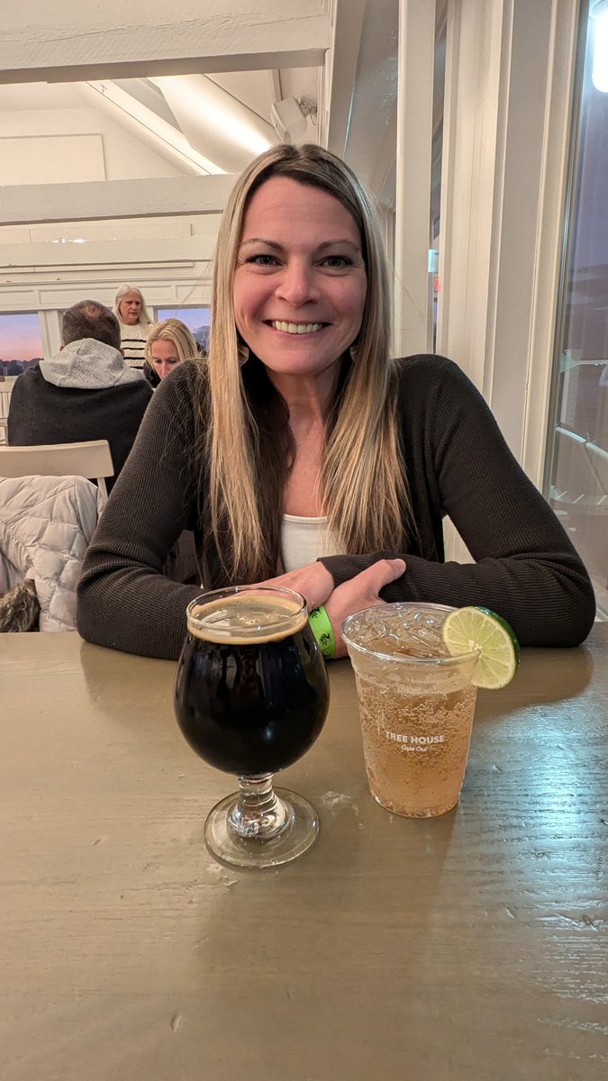 WeatherManFinn's tweet photo. 40 years young this weekend! Couldn't be luckier to have an amazing fiance @MarciaFinn1207 and amazing friends 🙌 (Not pictured @twinseamus &amp; @SolomonSyed 😂) https://t.co/Jrs7omhBJ4