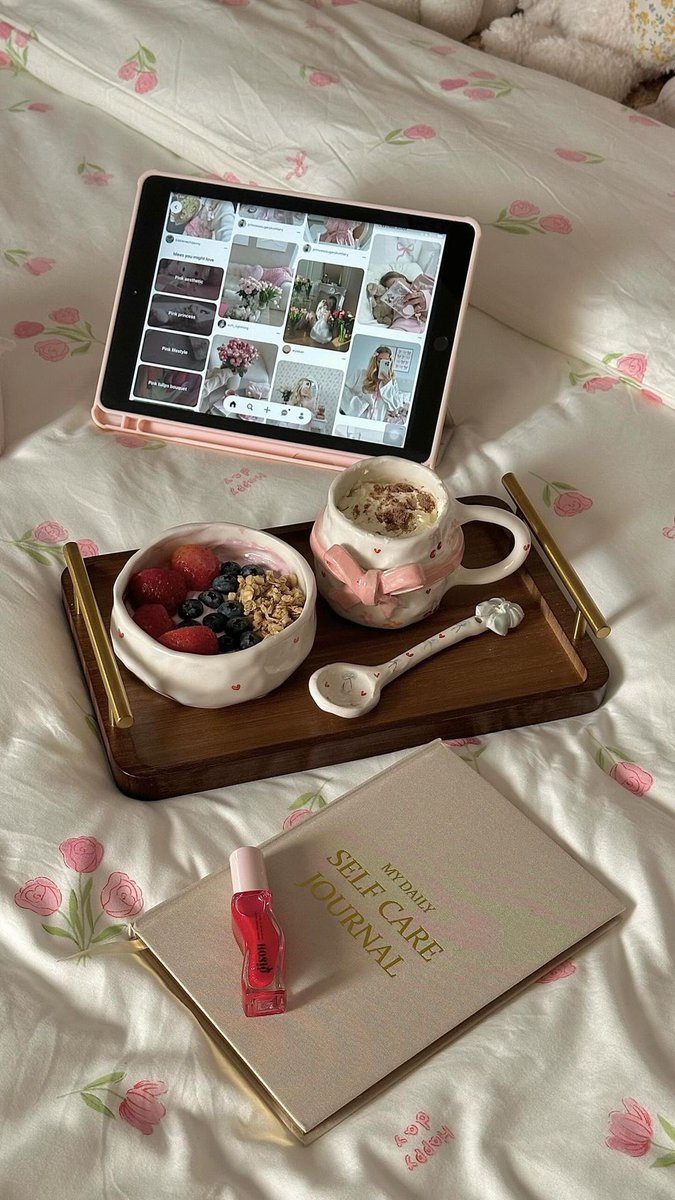 dazzlinghavens's tweet image. My new coquette mug 🎀🍒🌸🤍