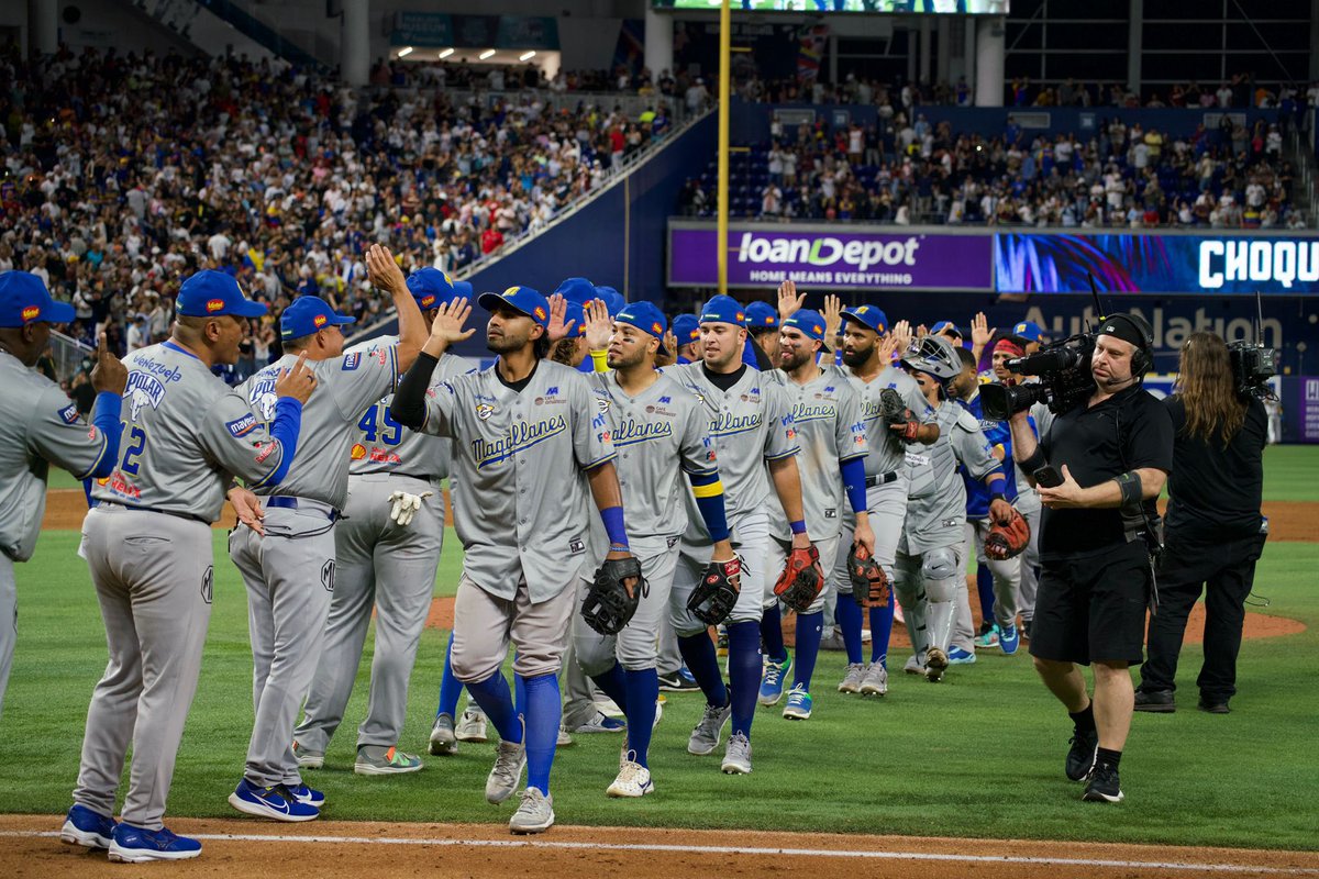 Magallanes_News's tweet photo. ¡LOS NAVEGANTES DEL MAGALLANES SON LOS CAMPEONES DEL PRIMER CHOQUE DE GIGANTES EN MIAMI!🚨🚨🚨🚨🚨🥹🥹🔥🔥🔥🔥🔥🔥🔥

LLAMEN A SUS AMIGOS Y DÍGANLE, QUEEEE SOMOS LOS CAMPEONES🏆🏆🏆🏆🏆 https://t.co/zziSGLTT1s
