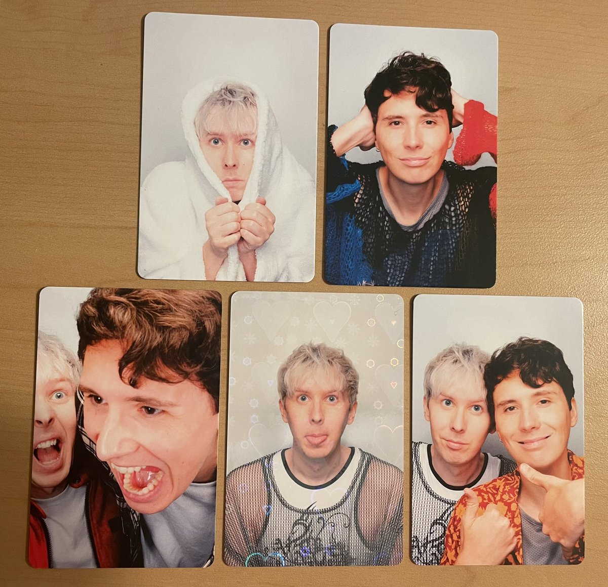 preciousbbyphil's tweet photo. OMFGGG THEY KNEW IM A PHILLIE  the photo cards i got in my vip bag idek how to display these, lmk what you guys are doing bc these CANNOT be hidden https://t.co/7wvax0gn7N
