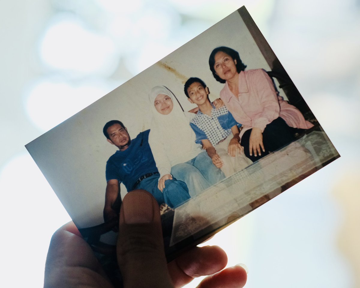 njar_em's tweet photo. It’s 11.11 again.
It’s been 13 years, Mum.
Missing you every single day.
Love you, Mum 🥰🥰🥰 https://t.co/bUG1p817vU