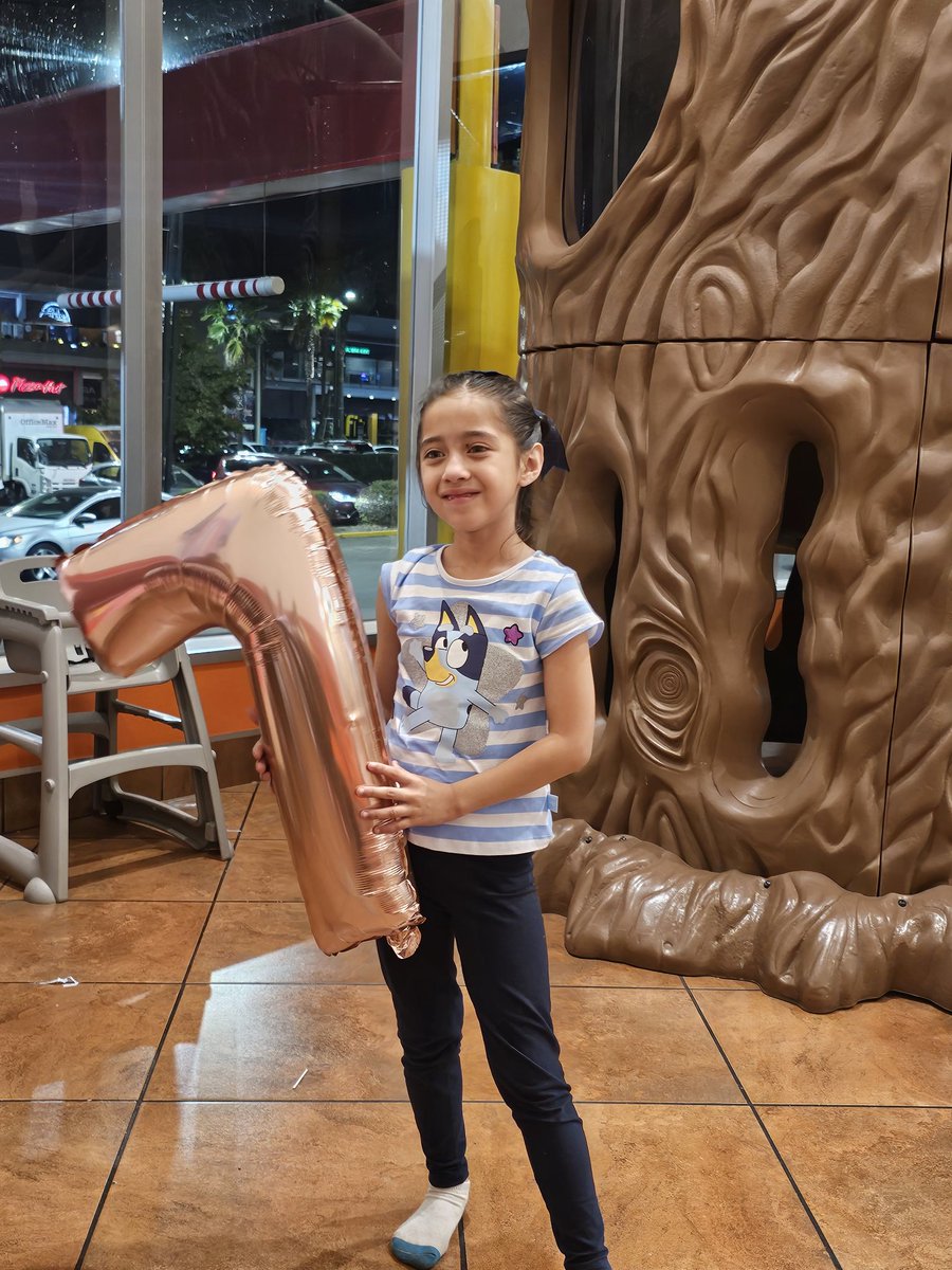 helamandc's tweet photo. Kristen 7 años , muchas felicidades por crecer y ser alguien tan especial https://t.co/PLuuDQ6qbj