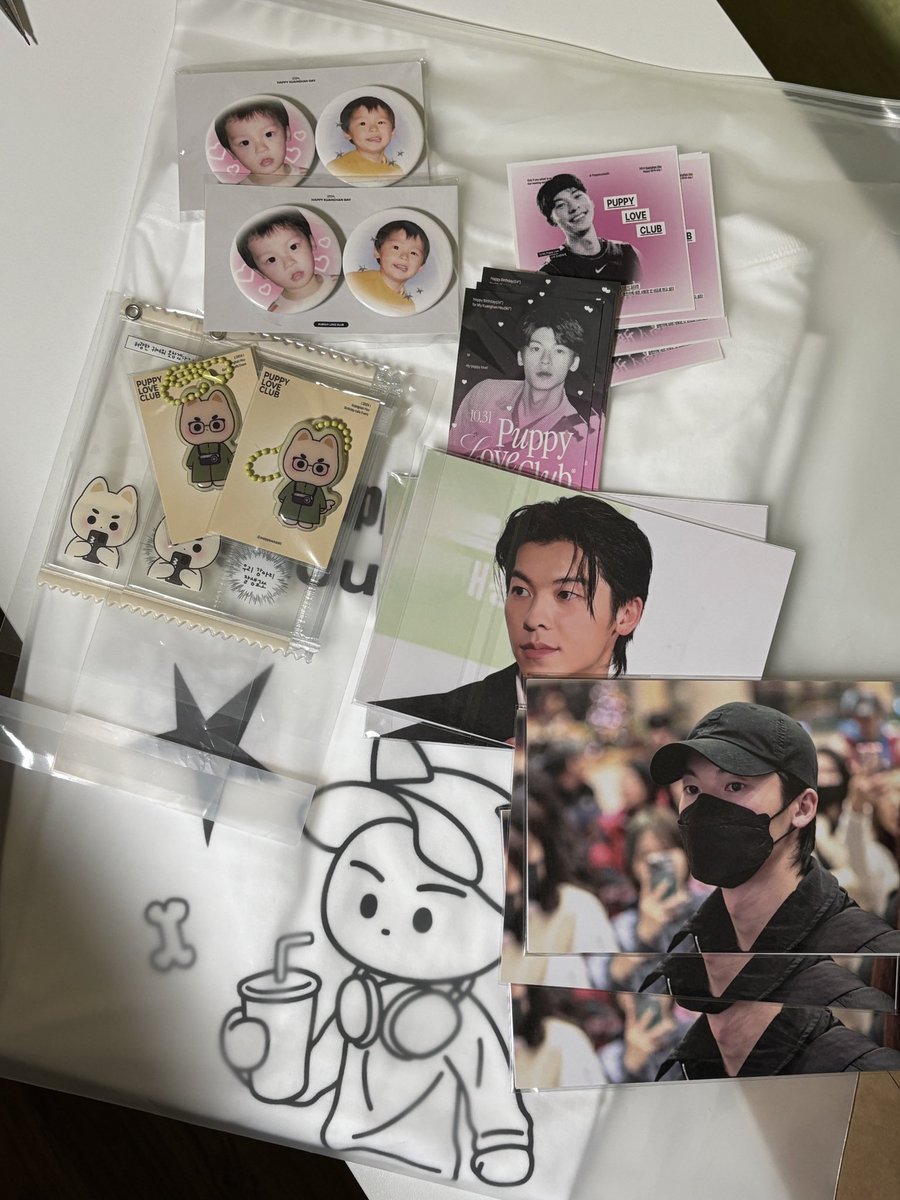 내 생일 날 딱 맞춰 선물처럼 도착한ㅠㅠㅠㅠ 
너무 갖고 싶었던 티셔츠ㅠㅠㅠㅠ 행복과해즌쯔
광한이 생일 기념인데 진짜 그냥 제 생일이에요🫶🏻
근데 제가 이렇게 많이 샀었나요,,? 감사합니당🙇🏻‍♀️

#허광한의_퍼피_러브_클럽
#광한_선배가_강아지_잖아요