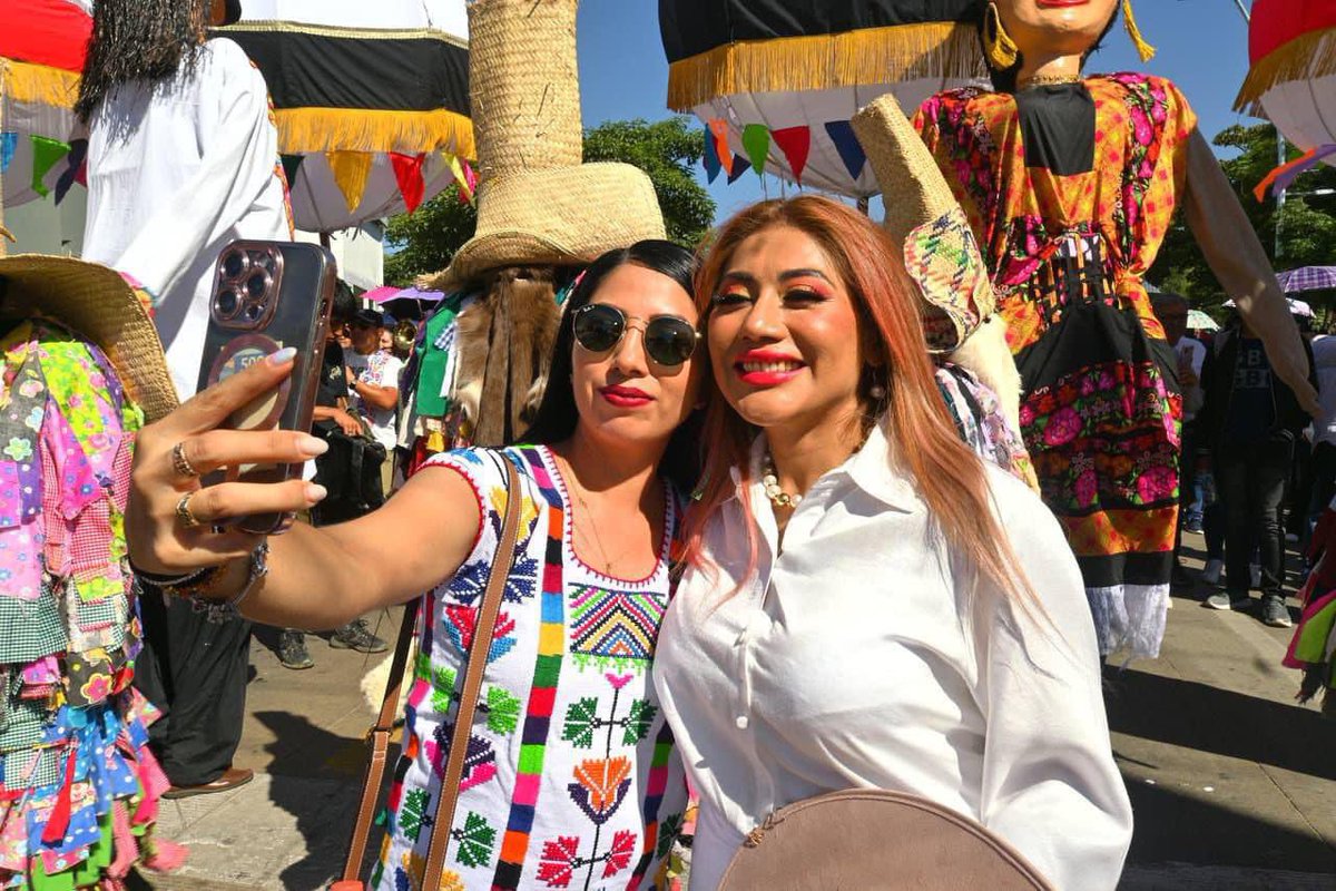 😊Por la consolidación de un Poder Judicial democrático en el que la administración de la justicia sea tutelada por personas electas por el pueblo, hoy participé, en uso de mis derechos ciudadanos y políticos, en una marcha histórica que celebra la aprobación de la reforma.