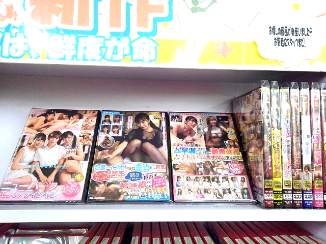 smg_rakuraku's tweet photo. 「ピーターズ」 @peters_av @petersmax 
「ナンパーズ」
「LOTUS」 @lotus_adult 
「プリモ」 @oReeee7 
「エロナンデス」

各メーカー新作入荷しました！ https://t.co/99yVjLBEIJ