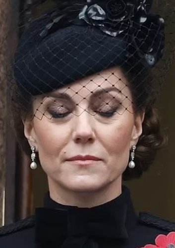 NWDisorder1111's tweet photo. Why, Kate? 

Why did you disappear after the Christmas, 2023 outing with your family?

Why the body double at the farm shop? 

Why all the faked photos? 

Why the AI video? 

WHY have you been a part of the lies &amp; fakery? 

#KateWhatReallyHappened 
#RoyalDeception https://t.co/fO9nJqgPeP