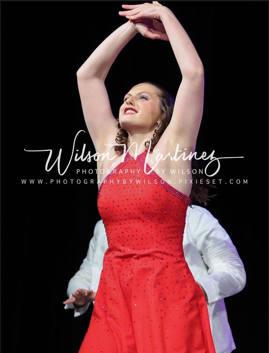 Happy late birthday, Elaina Kratkey!!! 🎊💙💚💙💚