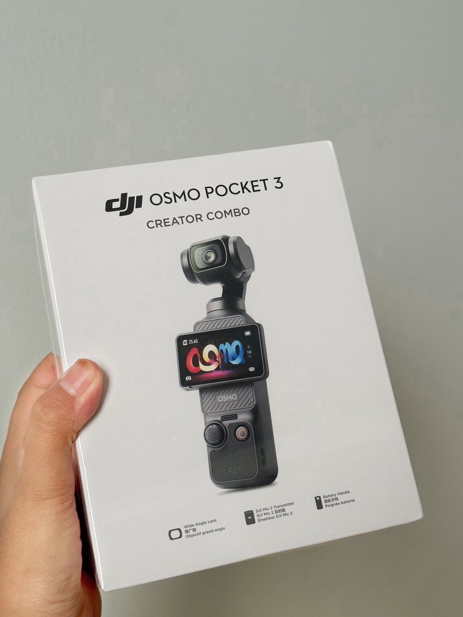 Alhamdulilahhh work hard paid off 🥺

Adah beli kat official store dia je. First dia cakap dapat on december tapi rupanya dalam 2 weeks centu dah sampai dah!!