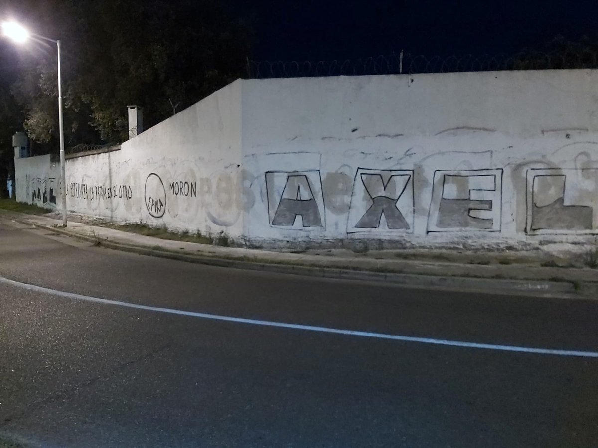 agrupacionepika's tweet photo. 🔆🇦🇷 Axel o Milei
Las paredes hablan✌️...

📍Moreno
📍Morón

#AxeloMilei

@Kicillofok 
@larroqueandres 
@RiloDamian 
@patriaeselotrok https://t.co/6nIKcNccVl