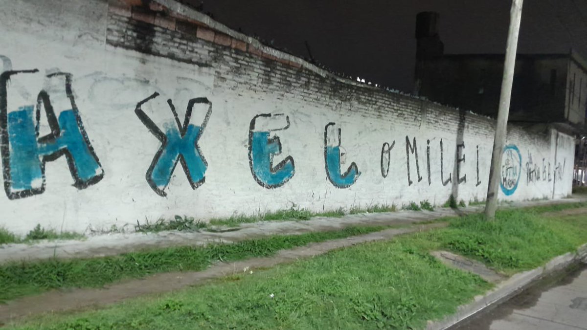 agrupacionepika's tweet photo. 🔆🇦🇷 Axel o Milei
Las paredes hablan✌️...

📍Moreno
📍Morón

#AxeloMilei

@Kicillofok 
@larroqueandres 
@RiloDamian 
@patriaeselotrok https://t.co/6nIKcNccVl