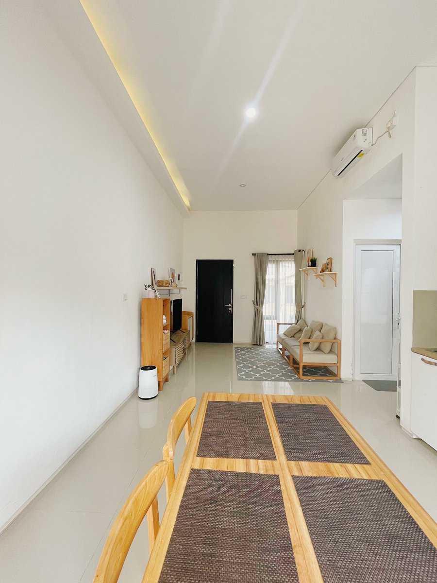 Punten permisa 👋🏻
(Boleh bantu sebarin jg kalo berkenan 🙇🏻‍♂️)

Karena skg menetap di Jepang &amp; blm ada rencana plg, aku mau ngejual rumahku yg berlokasi di Depok mepet Jaksel ini.

Spesifikasinya kurang lebih:
LT: 131m2
LB: 55m2
2 kamar tidur
1 ruang tamu
1 dining &amp; kitchen
1 kamar