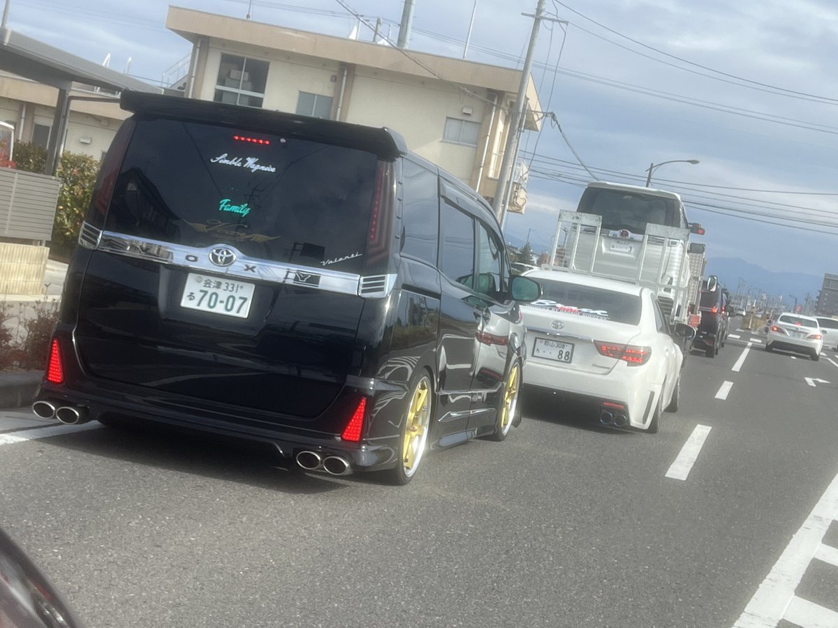 眼球痛くて病院行ったら
眼球傷だらけ言われた
ピンと合わないしめちゃくちゃ痛いし、
涙とかくっそしみて目を開くのがしんどい