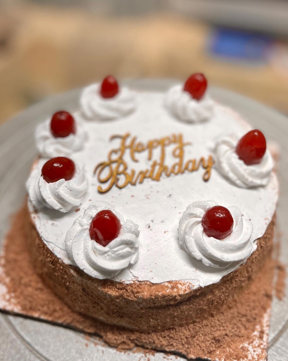 YoutuberIMugesh's tweet photo. 👉 Black Forest ✅Doaja Home Baking 💥#homebaking #bak #paramakudi #muthukulathur #mugesh #ragavi #doaja #baking https://t.co/1yUbuxgUpt