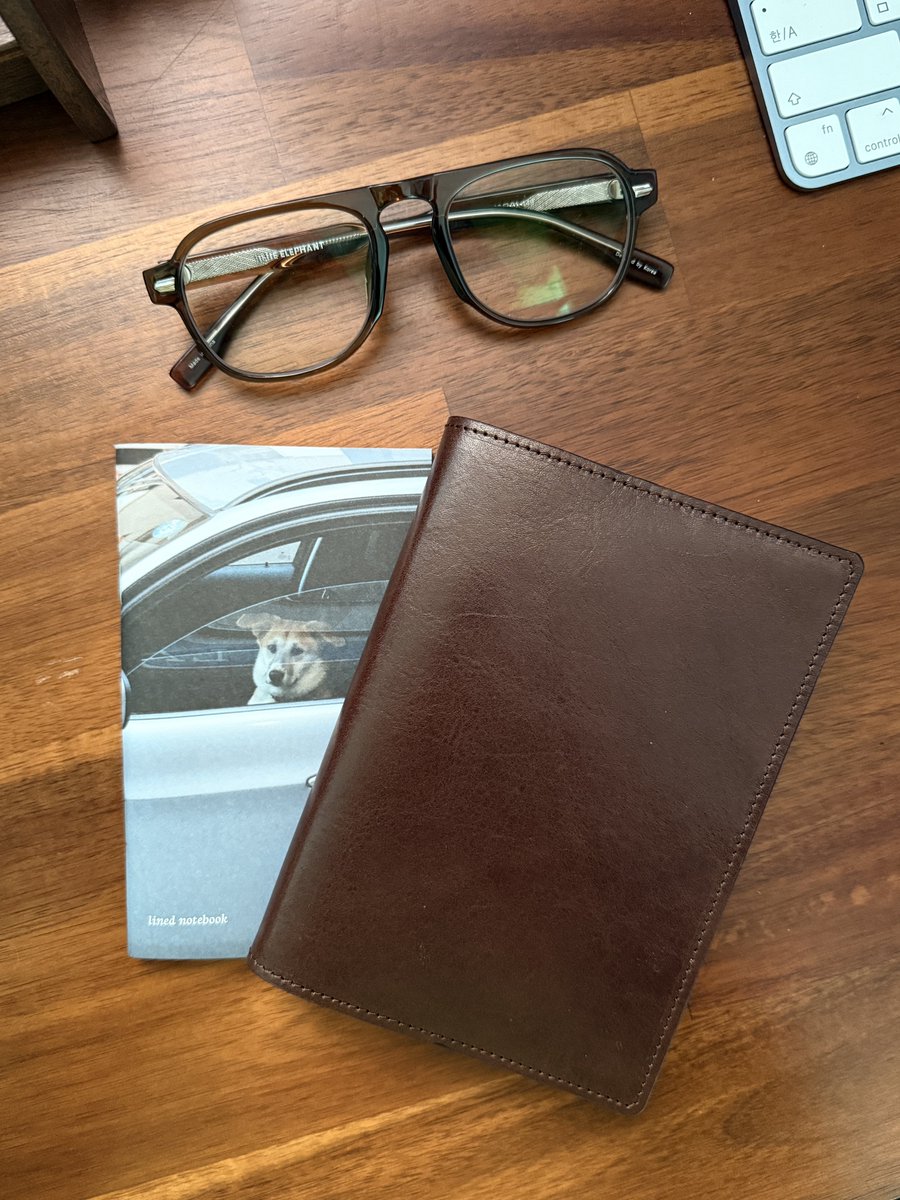 NOEXITHERE's tweet photo. 늘 예상했던 것보다 몇 배는 아름다운 물건을 보내주시는 코운레더 @cone_leather 🤎 https://t.co/ic3orPOY3j