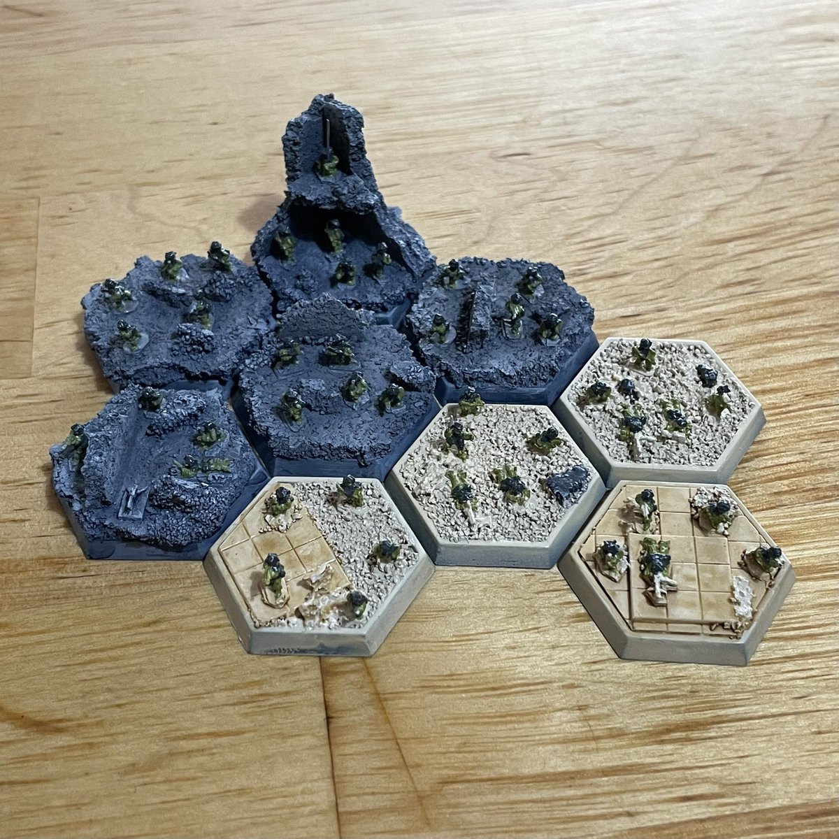 KierdaleModels's tweet photo. WIP third and forth platoons, and company command, for my Marik infantry company. Still to do: faces, weapons, shade all. Then weathering powder and finally black rim the bases👍 #battletech #バトルテック https://t.co/GND23KOtdz