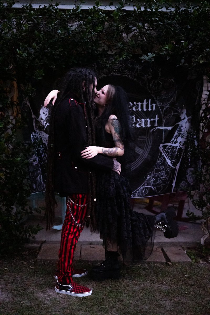 Our perfect Halloween wedding 🖤🦇🥀💍🎃✨