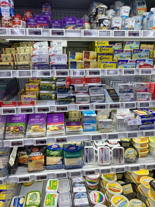 내가 슈퍼마켓에 갈 때마다 가장 힘들어하는 슈퍼마켓 섹션. 나는 그것들을 모두 좋아한다.