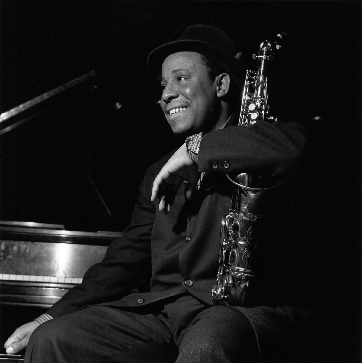 Legendary saxophonist Lou Donaldson has passed away at age 98. He became a Blue Note fixture after playing on Milt Jackson &amp; Thelonious Monk sessions in 1952 &amp; soon began his own 20+ year run of leader albums spanning bebop, hard bop, soul jazz &amp; jazz funk bluenote.lnk.to/LouDonaldsonFi…
