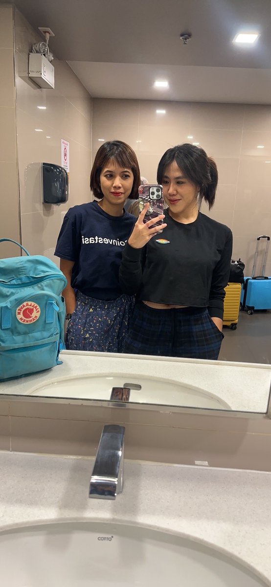 shoennax's tweet photo. Devcon anyone? let’s connect! 

@nkskrdwyn https://t.co/2nxhbCwMXo