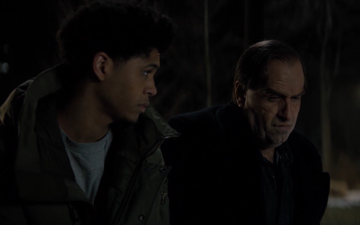 filmesdorafa's tweet image. O que eu adoro em #Pinguim é que, apesar de Oz ser um tremendo pedaço de merda, a escrita faz você torcer por ele como azarão, só para depois te lembrar que ele é totalmente vilão e fazer você se sentir idiota por isso. Ele merece tudo de ruim. É a série do ano da HBO. Disparado!