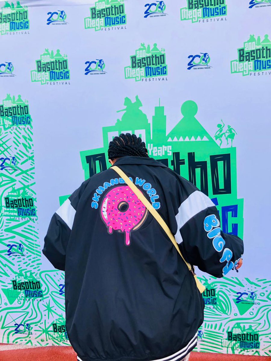 N O M FU N D O P O L A K I tweet media