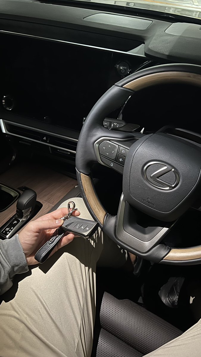 k59667856's tweet photo. LEXUS RX350h versionL

ダークセピア×バンブー

#LEXUS #RX #RX350h #ソニッククロム 
#納車 #レクサス有明 #LEXUSLIFE #レクサス
#車好きな人と繋がりたい
#LEXUSJAPAN #車 #car https://t.co/Gb5JPgCCpV