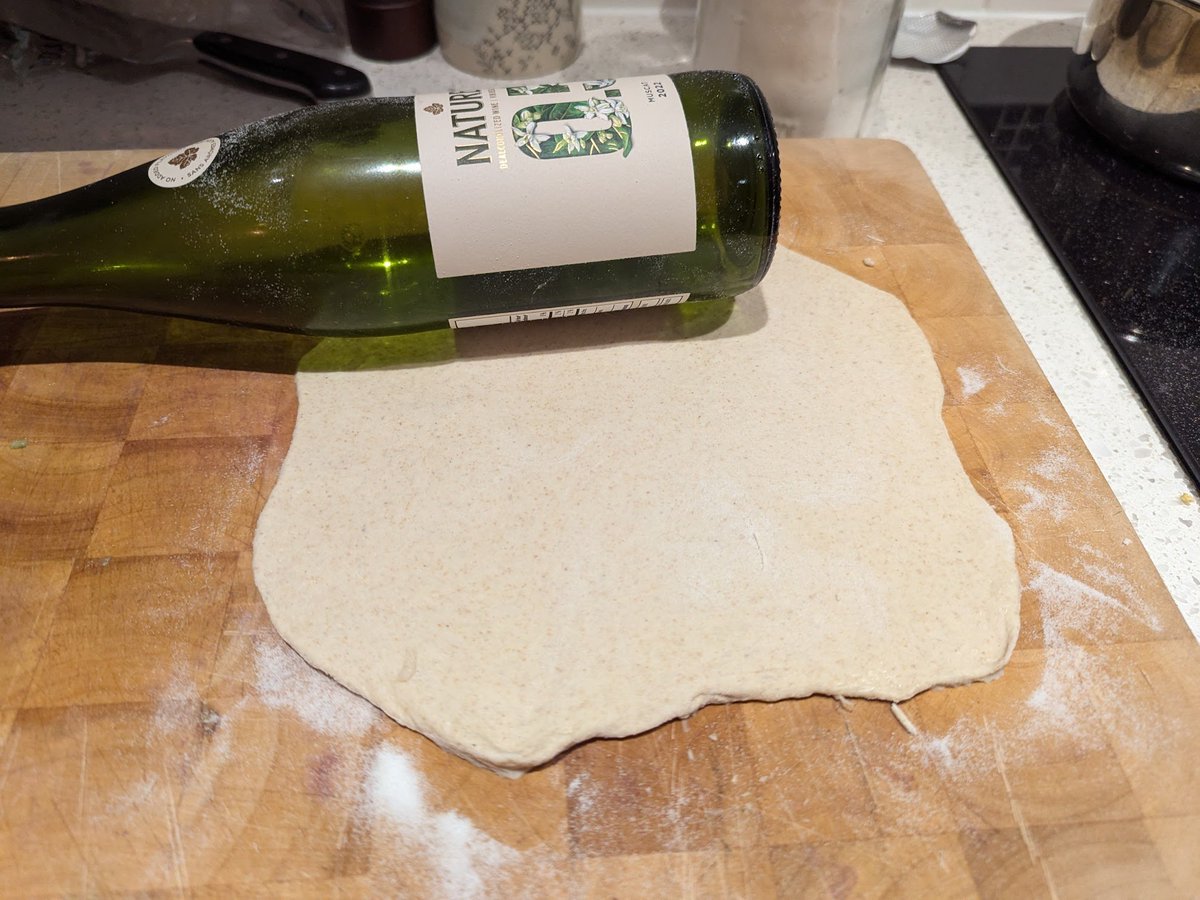 bashu_thanks's tweet photo. flatbread nite #breadday
a long time ago i lived with an insane man called Vlad who taught me to make flatbread. ever since then i call it "vladbread" in my mind and hear his voice.
"pay attention bashu. put *some* yeast, *some* flour, *some* water, and some *salt*" https://t.co/RZ7NiteImW