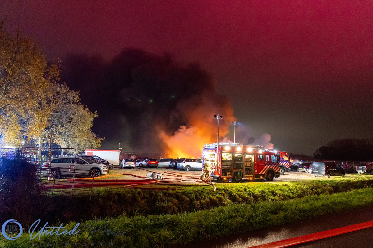 Grote brand in Rijsenhout: tientallen auto's verwoest