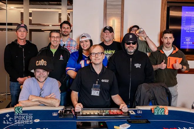 RunGoodGear's tweet photo. The $1,000 Main Event at @JACKClePoker has reached a Final Table! 

The remaining 9 are each guaranteed a payout of $8,910 while chasing a top prize of $98,607!

Follow live updates here: https://t.co/jagK0uIQr1 https://t.co/ljHeXPOrLD