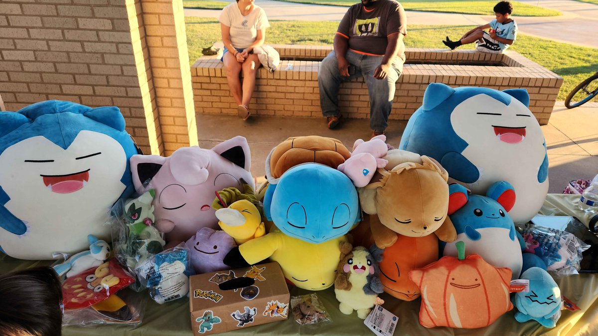 ATPTPodcast's tweet image. Good evening!

I want to give a big THANK YOU to all the Pokemon GO Trainers who attended and were able to donate for the Frisco Food Drive!

Here are some early stats:
🔵An estimated 200 Pokemon Trainers made a donation for the cause! 
🔴Over $1,500 was donated! 
🟡Over 500…