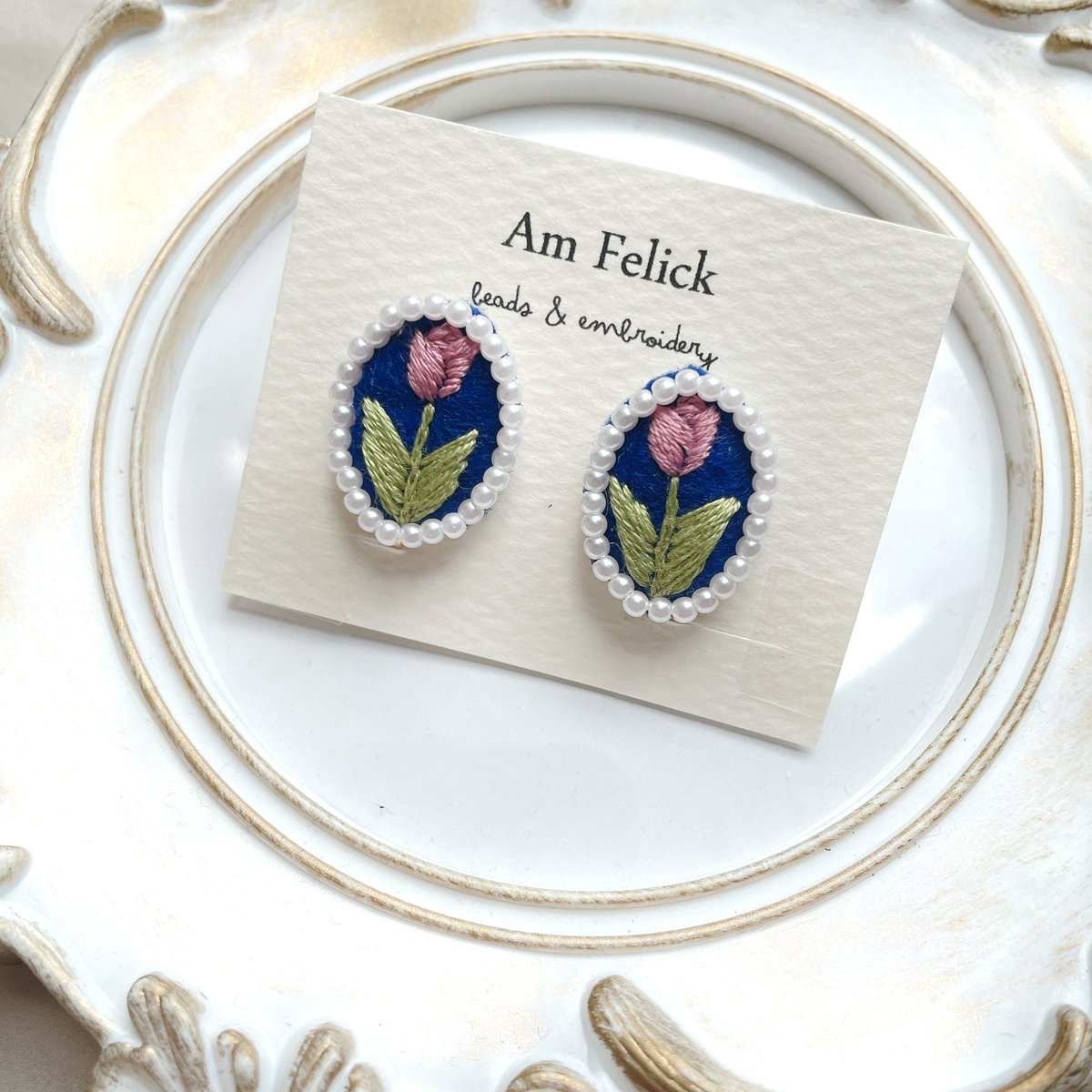 #わたしの作品を宣伝させてください

ビーズと刺繍糸🧵を使った
ふんわり優しいアクセサリー🪡

つくっています♪