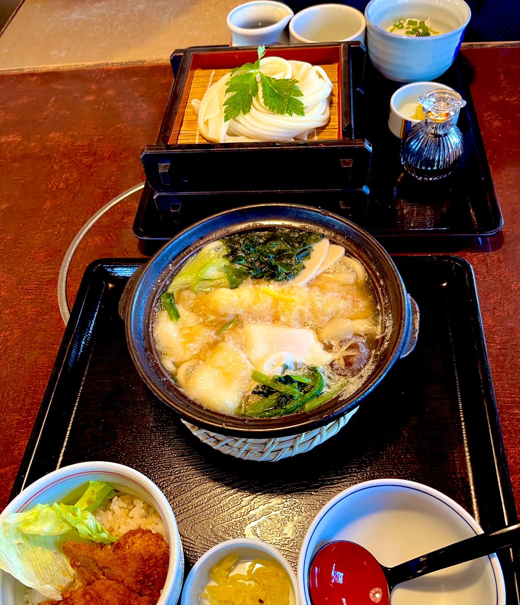お久しぶりです‼️今日食べたお昼ご飯😁👍
鍋焼きうどんが、美味しそうで頼みましたが。今日、思っていた以上に暑くて、汗をかきながら食べました😅💦