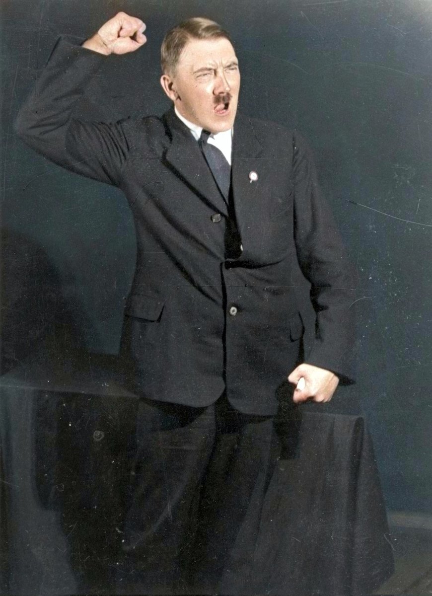One of many in Heinrich Hoffmann's famous series of photographs📸 of Adolf Hitler rehearsing, so that he could later “vet” gestures and expressions, as Hoffmann explained after the war.