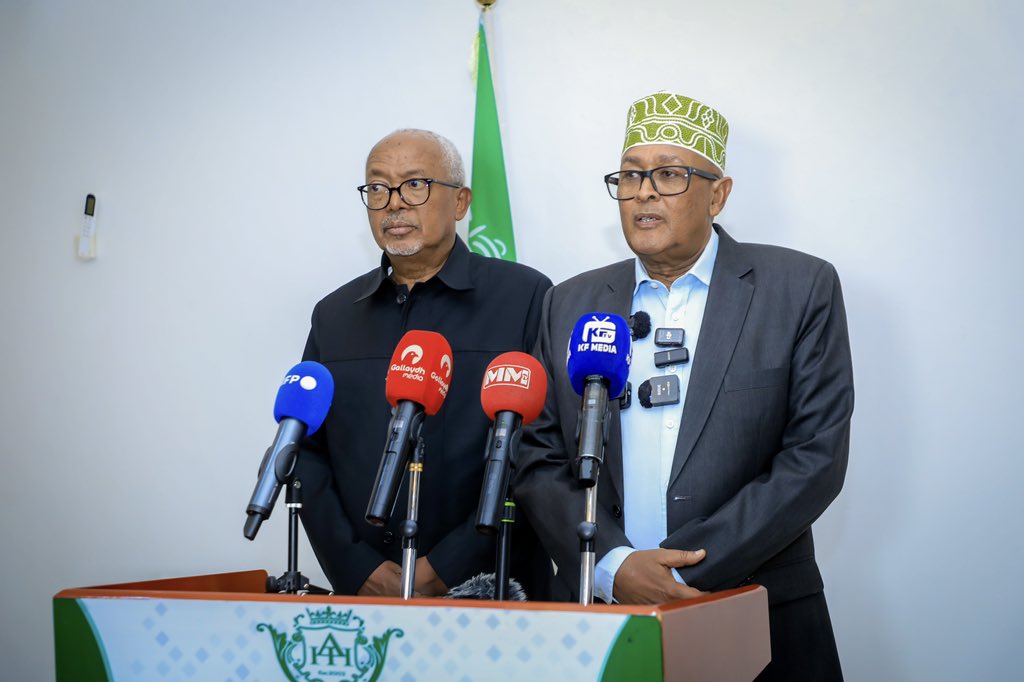 Waxa sharaf &amp; milgo ii ah in uu Madaxweyne kuxigeenka Jamhuuriyadda Somaliland Mudane Cabdiraxmaan Saylici uu caawa taageero dhismahayga musharraxnimo iyo dedaaladda isbeddel doonka ee dalka ka socda. 

Waa tallaabo weyn oo loo qaadayo dhanka isbeddelka &amp; wadajirka umadda, dhanka